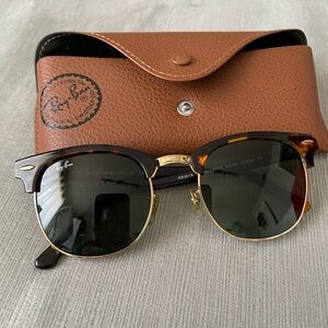 Ray-Ban Clubmaster Classic in tortoise